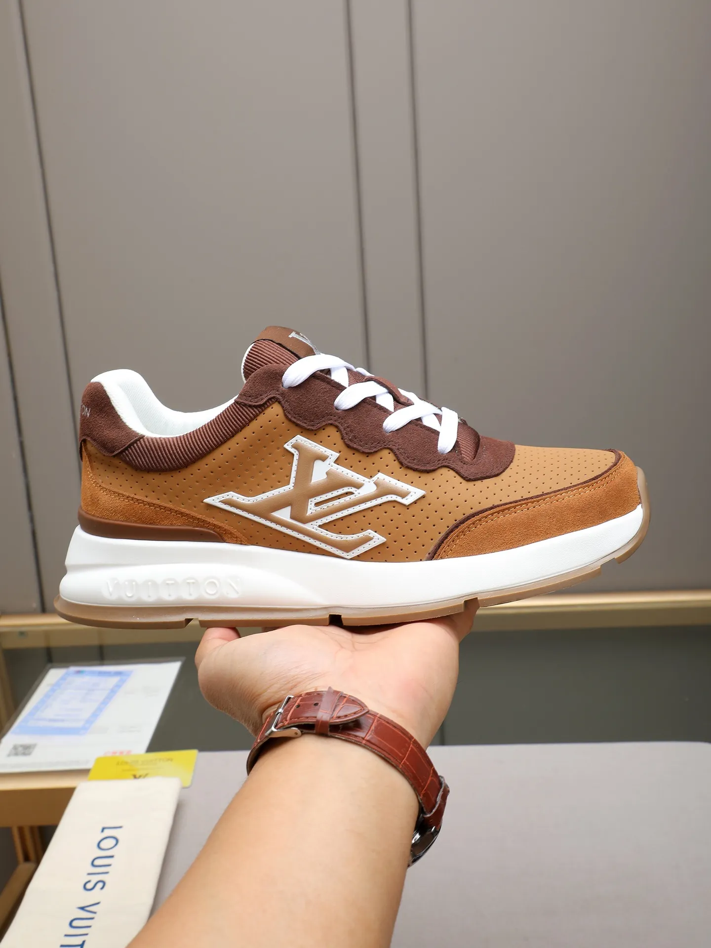 Men's shoes 💰460 Brand: LOUIS VUITTON Louis Vuitton LV Size: 38 39 40 41 42 43 44 (45 customized) Fabric: original cowhide cowhide 🔸Inside of: mesh 🔺Sole: counter foam outsole
